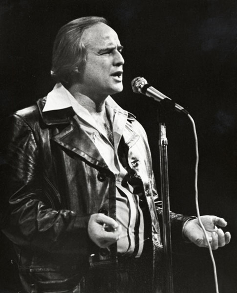 Click image for larger version

Name:	13marlon_brando_1974.jpg
Views:	167
Size:	149.5 KB
ID:	246243