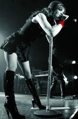 Click image for larger version

Name:	ShirleyManson310x471.jpg
Views:	495
Size:	38.7 KB
ID:	246825