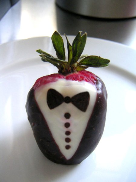 Click image for larger version

Name:	strawberrytuxedo.JPG
Views:	261
Size:	37.4 KB
ID:	249522